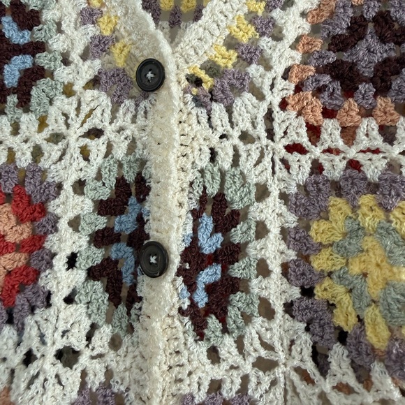POL Crochet Granny Motif Cardigan in Cream with Lavender, Brown & Peach Accents - Picture 4 of 9